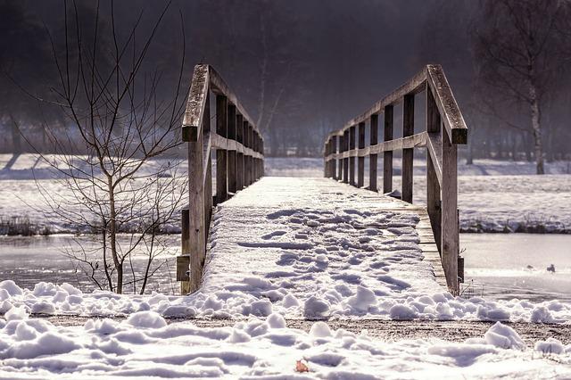 chodzenie boso po śniegu