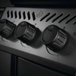 Pozycja grilli Napoleon względem innych marek