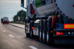 Jak przygotować auto ciężarowe do długiej trasy?