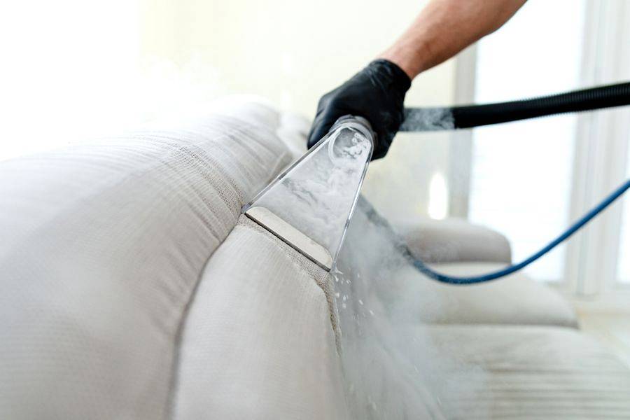 Profesjonalne pranie i czyszczenie kanapy w salonie